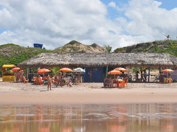 As 8 praias nudistas oficiais do Brasil: Massarandupió (Entre Rios, BA)