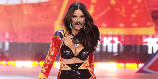 mulheres bonitas - Angels victoria's secret de bigode