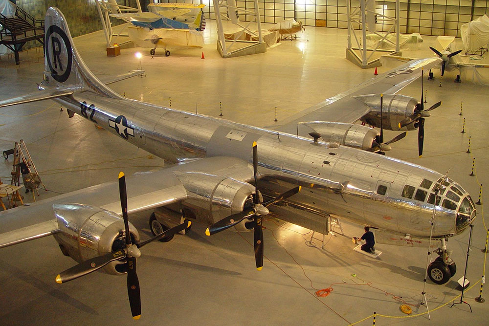 Enola Gay, Bombardeiro Superfortress que lançou a primeira bomba atômica sobre Hiroshima