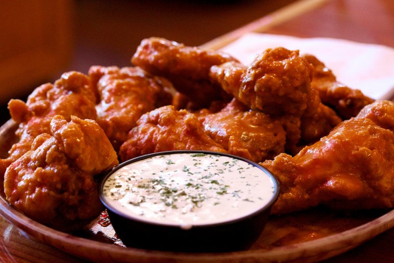 Aprenda a fazer a Chicken Wings do Hooters no micro-ondas