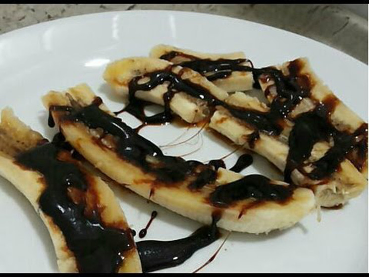 banana caramelizada no micro-ondas