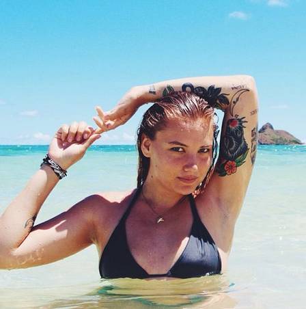 as-21-surfistas-profissionais-mais-sexy-do-mundo3