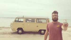 Jogador da MLB, Daniel Norris, vive em uma Kombi