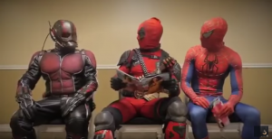 Homem Formiga, Deadpool e Homem Aranha na sala de espera