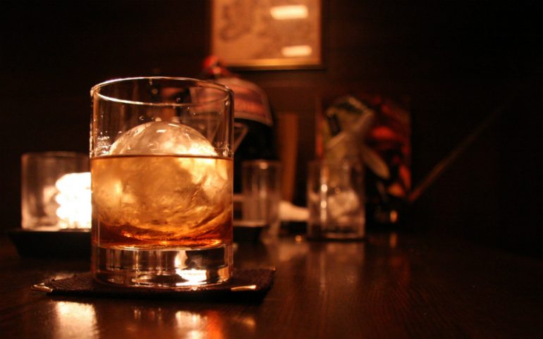 Guia do whiskey: Um guia absurdamente completo para compreender o uísque