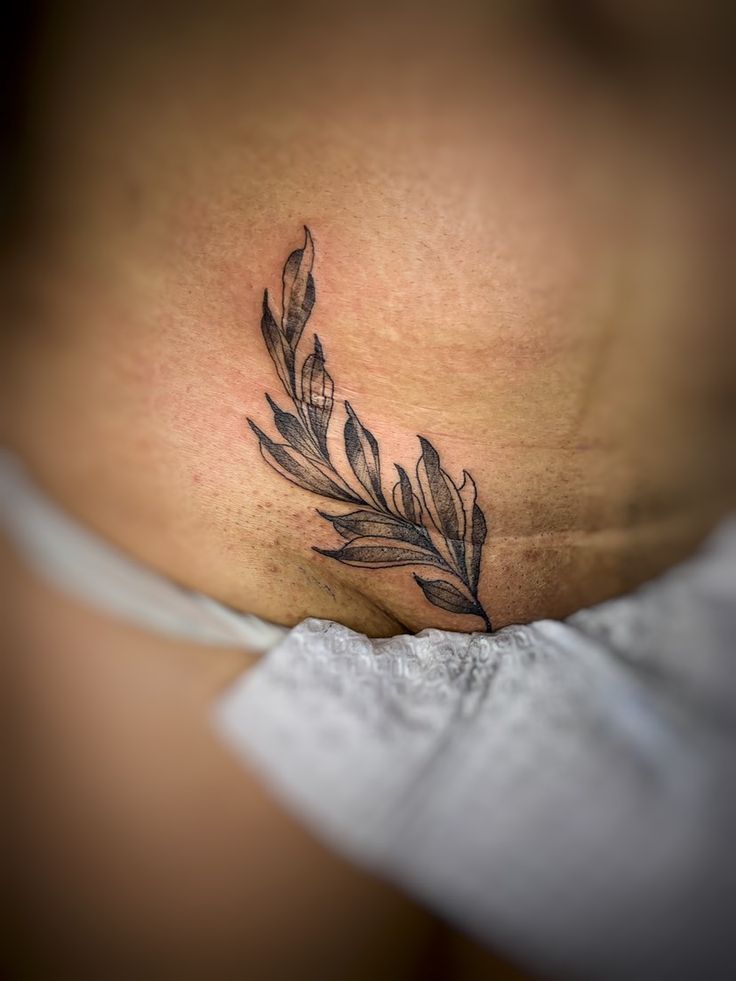 tatuagem feminina intima