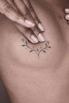 tatuagem feminina intima